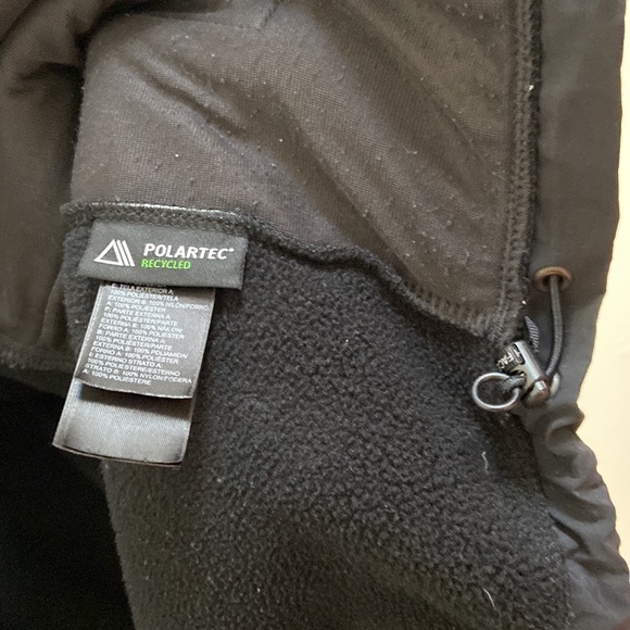 Men’s The North Face black fleece zip up jacket. Polartec recycled. Size medium. - Picture 10 of 16